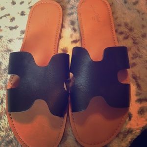 Universal thread women sandals